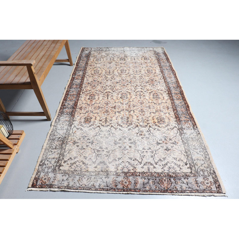 Tapis turc authentique authentique dans des tons de terre riches - parfait pour la décoration classique
