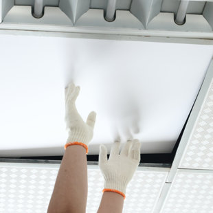 Panneau de plafond blanc 24 po x 24 po Gaahing, dalle de plafond en PVC imperméable et ignifuge, paquet de 12