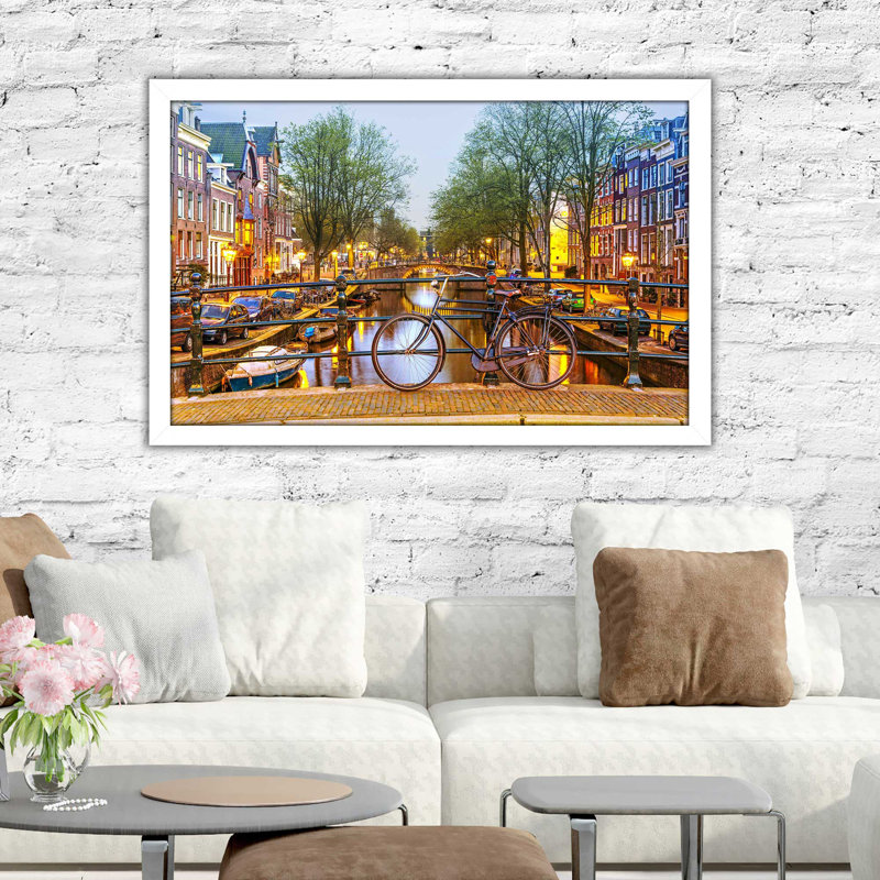 «Amsterdam Bicycle», reproduction de photo encadrée, H 21,5 po x l 27,5 po x P 0,75 po, Cadre blanc