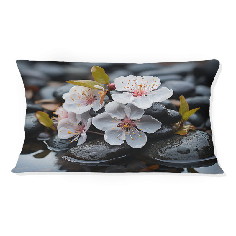 Coussin White Magnolias On River Rocks