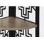 Quatre tablettes d'angle à quatre couches, des tablettes en bois beige et une structure en métal noir, convenant à un usage au bureau-270719005