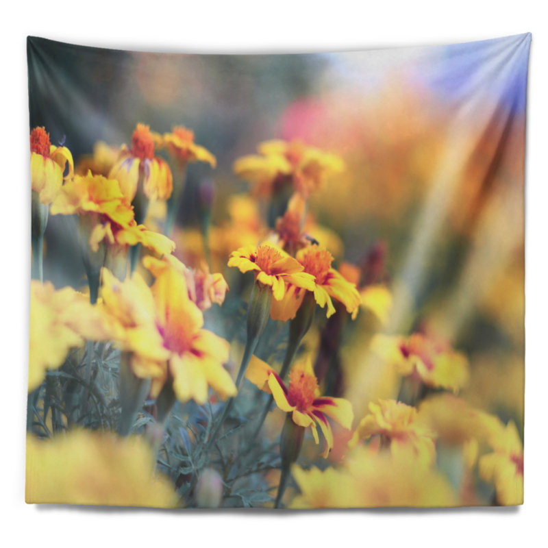 Tapisserie florale jaune et jaune souci, H 32 po x l 39 po