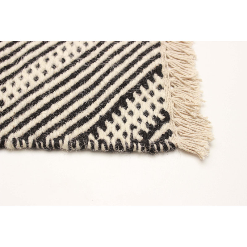 Tapis noir Sienna 4 pi 10 po x 7 pi 0 po