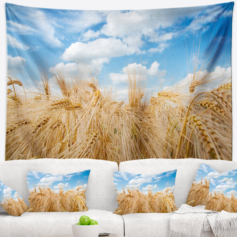 Tapisserie paysage champ d'orge sous ciel bleu, H 32 po x l 39 po