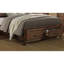 Très grand lit Modern Eastern - rangement pour tête de lit et tiroirs sous le lit, finition chêne