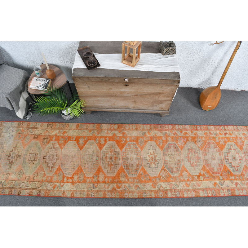 Tapis de couloir turc antique avec des motifs détaillés rehaussant l'élégance de la décoration orange / vert