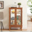 Vitrine élégante en chêne avec verre trempé, dossier en miroir, tablettes réglables et éclairage intérieur