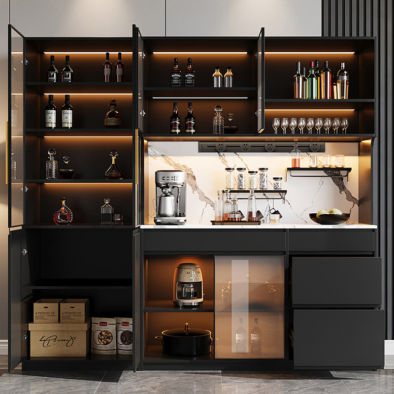 Buffet noir de luxe moderne 55,12 po, comptoir en pierre frittée blanche, lumière DEL intégrée, prise de courant mobile, portes en verre trempé transparent