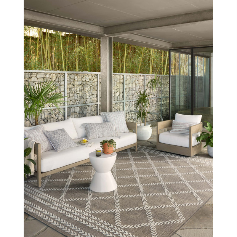 Gillis Geometric Indoor / Outdoor Rug, Square 1'6"