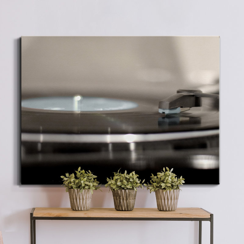 Tourne-disque - impression sur toile tendue, H 36 po x l 24 po