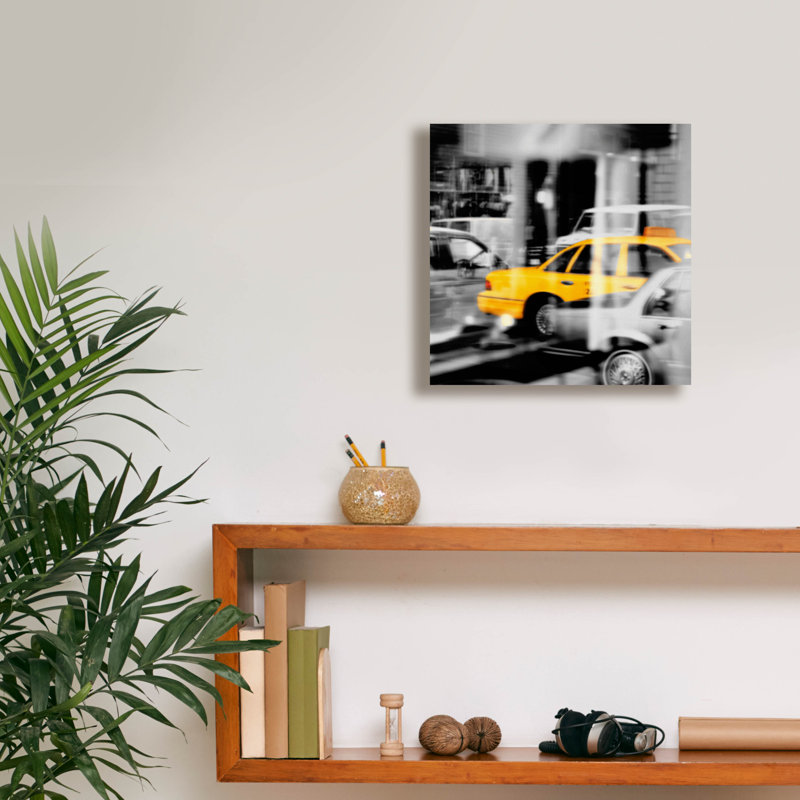 «Yellow Taxi Reflection» par PhotoINC Studio, H 12 po x l 12 po x P 0,75 po