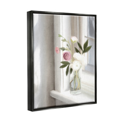 Sunlit Flower Bouquet Blooming White Petals Windowsill par Leah Straatsma - peinture sur toile à cadre flottant