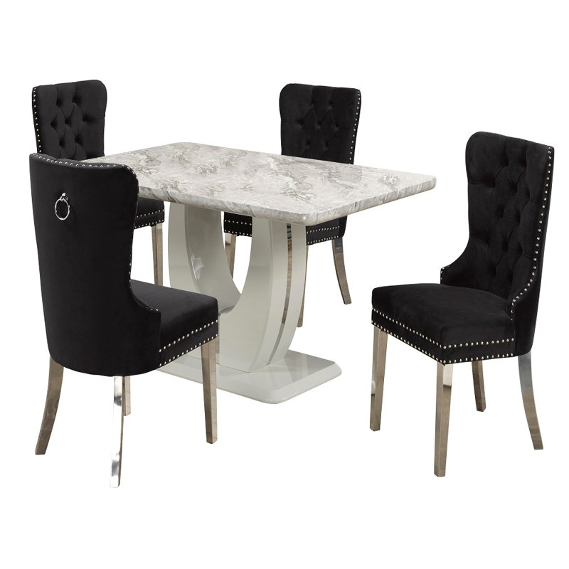 Ensemble repas pour quatre personnes, Noir