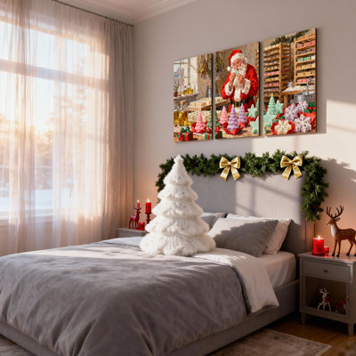 «Christmas Santa Crafting Christmas Soap In Workshop», ensemble de 3 impressions murales sur toile