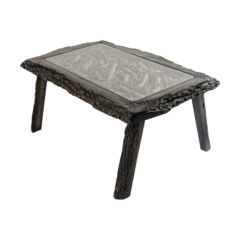 Table basse à quatre pieds