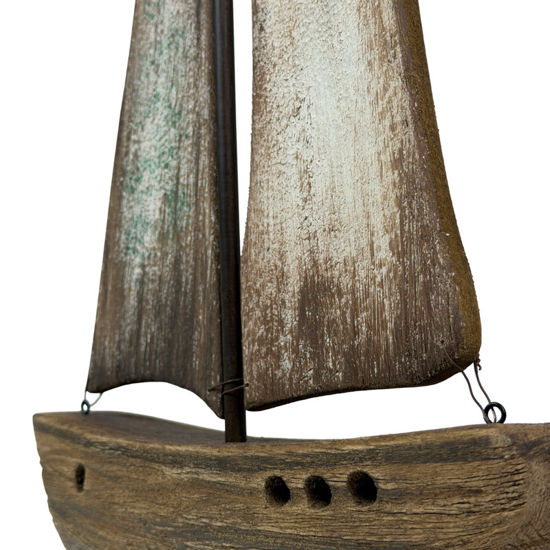 Sculpture de voilier en bois blanchi à la chaux et métal, style côtier, voiles turquoise, 56 cm de hauteur