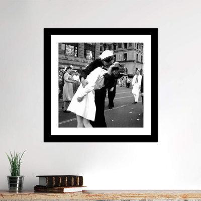«Kissing the War Goodbye», reproduction de photo sur toile