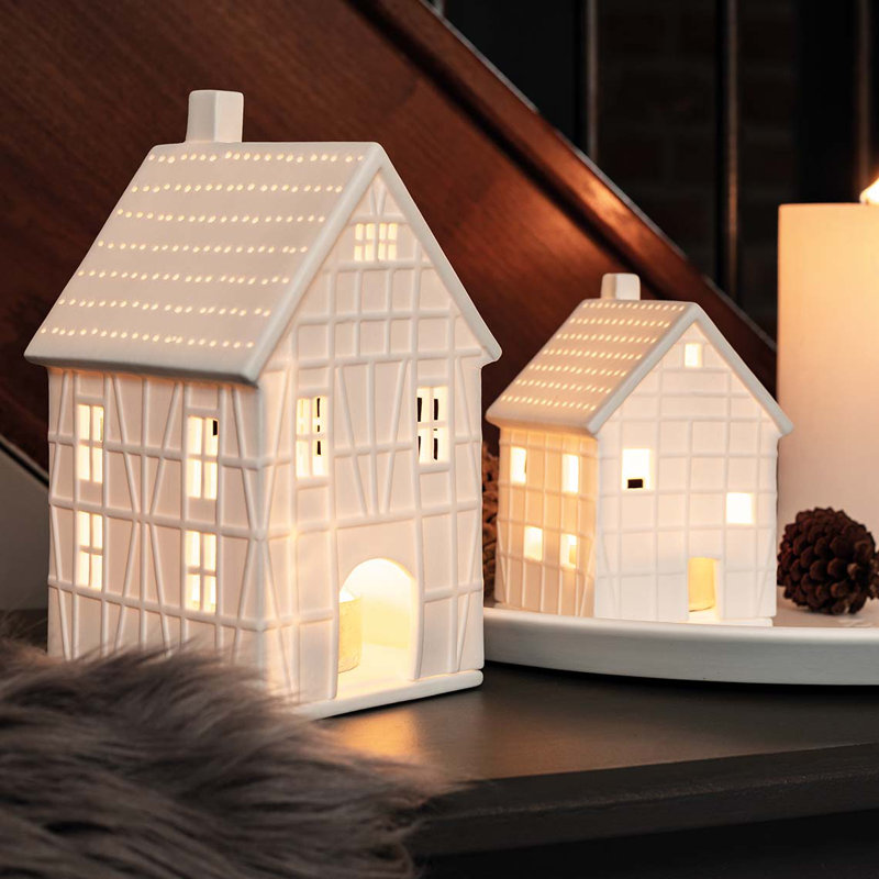 Maison de village en porcelaine à moitié bois, H 4,7 po x l 2,8 po x P 3 po
