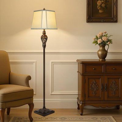 Lampe sur pied rétro 65 po avec finition brune et abat-jour en fausse soie beige