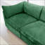 Luxueux canapé en velours vert RSF avec un confort moelleux et un design élégant pour les intérieurs modernes-223793407