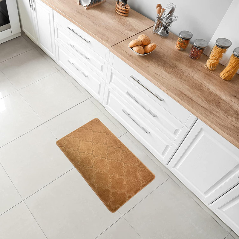 Geometric Synthetic Non-Skid Kitchen Mat, Rectangle 1'5" x 2'8", Beige