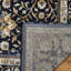 Tapis oriental en viscose de couleur ivoire / bleu marine Otterburn-16768706