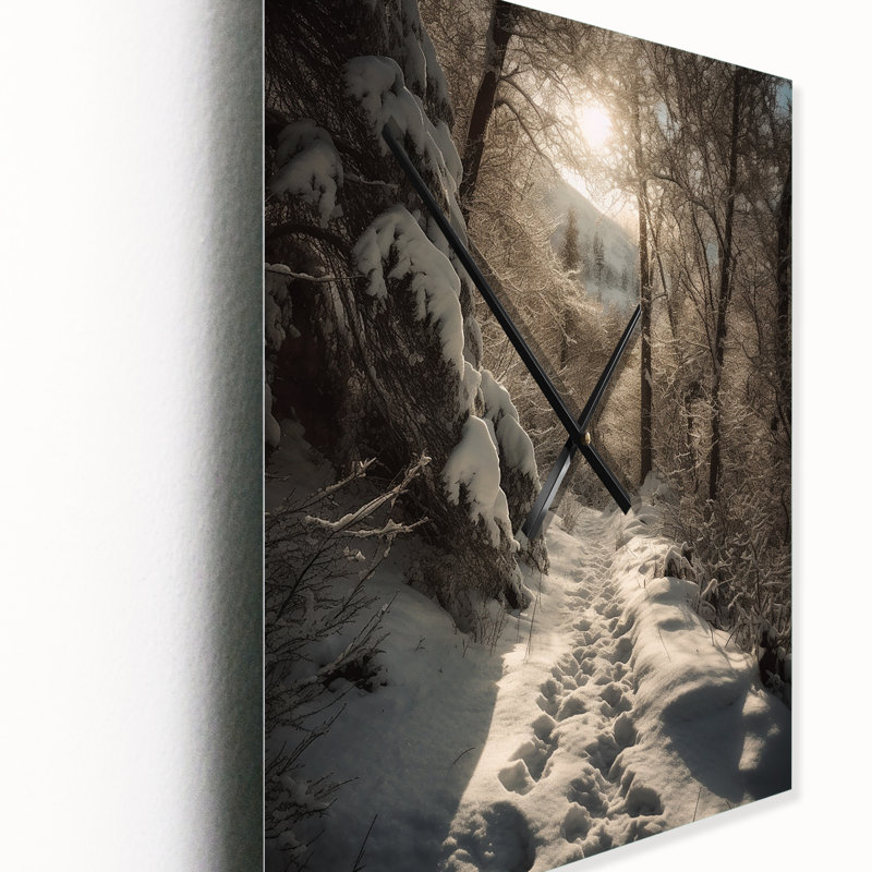 Horloge murale moderne Frosty Snow Forest Path III - Paysages, Petit