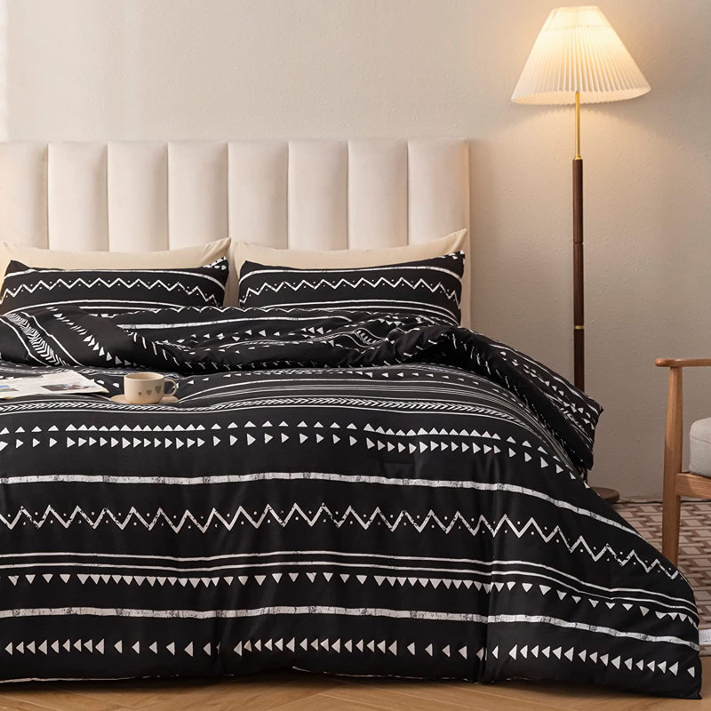 Black and White Geometric Microfiber Queen Comforter Set