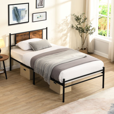 Cadre de lit simple noir TG en métal, tête de lit à panneau en bois, structure en acier pour plus de stabilité, fonctionnement silencieux et silencieux, rangement sous le lit à 10,8 po de hauteur, assemblage facile avec tous les outils, sans sommier