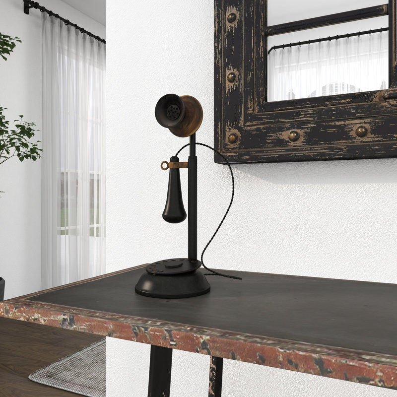 Sculpture noire Fortunata en métal de style rétro avec base étagée