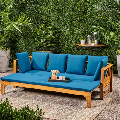 Lit de jour Long Beach au charme rustique, bois, coussins en tissu tendance, literie