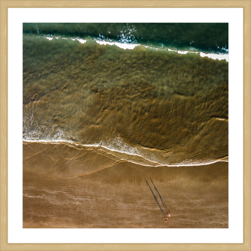 « walking the shore » par karolis janulis, reproduction d’art encadrée, H 12 po x l 12 po x P 1,5 po
