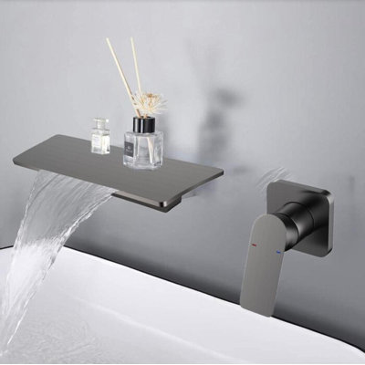 Robinet de salle de bain mural