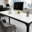 Bureau d'ordinateur moderne (sans tabourets)-990867849