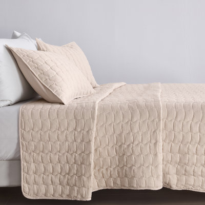 Gauze Wave Stitch Quilt Set With Shams