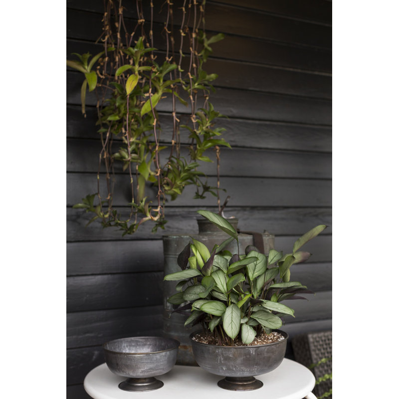 Vase de table en métal fait à la main, H 5 po x l 10,25 po x P 10,25 po