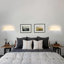 Appliques murales blanches en tissu-672616979-672616989