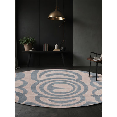 Tapis gris soyeux et moelleux