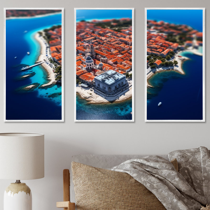 Vue aérienne du port italien - plage et océan, art mural, Cadre flottant blanc, H 28 po x l 36 po x P 1 po