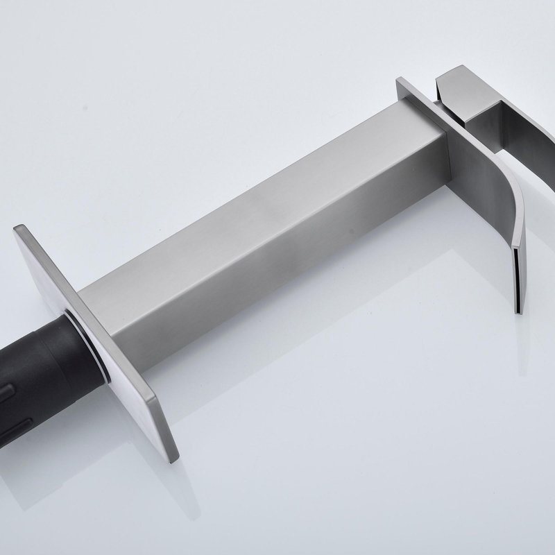 Robinet de lavabo de salle de bain à poignée simple avec bec cascade, Nickel brossé