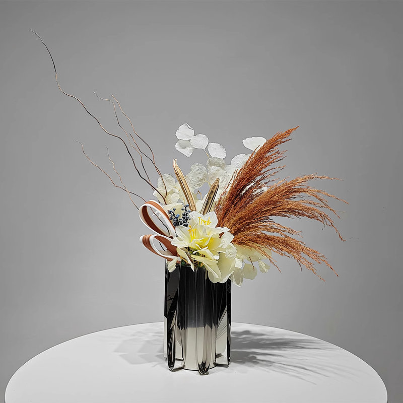 Décoration de fleur simulée