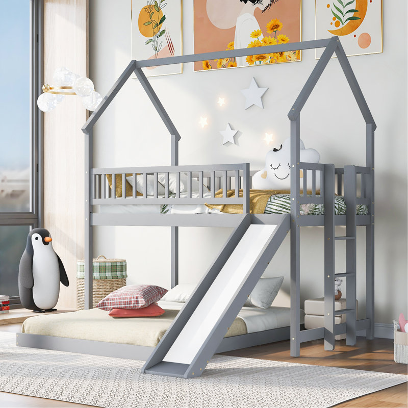 Lit superposé simple au-dessus d'une chambre double avec glissade et échelle intégrée, garde-corps pleine longueur, gris