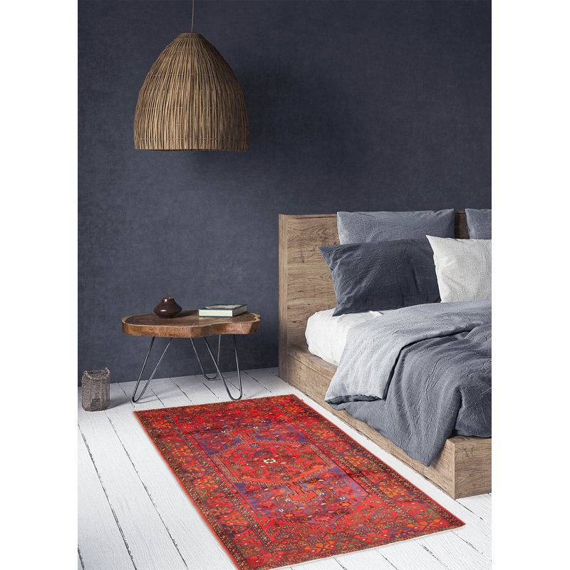 Tapis bleu marine Anadol 4 pi 7 po x 7 pi 5 po
