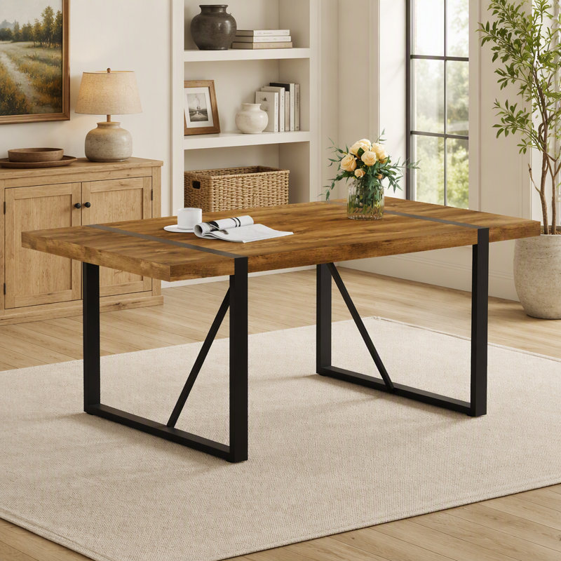Table de salle à manger rectangulaire rustique de style industriel en bois pour 4 à 6 personnes, plateau épais en bois d'ingénierie et pieds robustes en métal noir, idéale pour les réunions de famille.