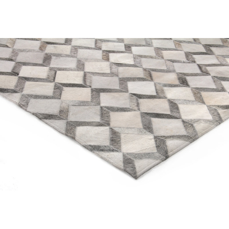 Cowhide Geometric Area Rug in Ivory/Silver/Beige, Rectangle 5' x 8'