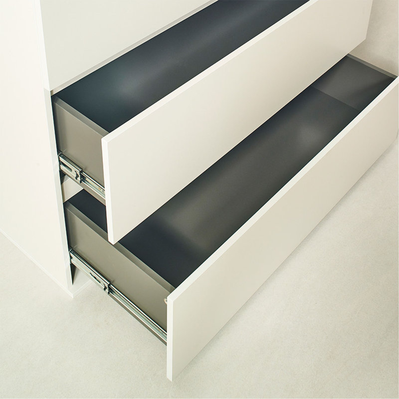 Commode contemporaine en bois à quatre tiroirs Liv, Blanc