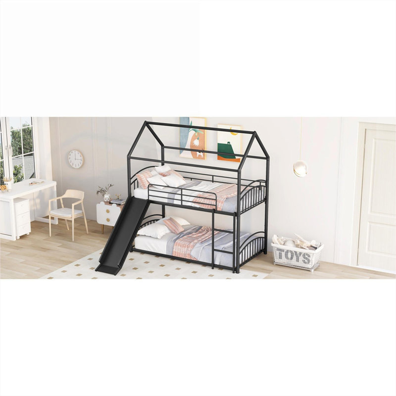 Lit superposé simple au-dessus d'un lit simple en métal noir profond, de style maisonnette avec glissoire pour chambre d'enfant