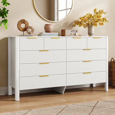 Commode blanche à 10 tiroirs l 55,1 po pour chambre à coucher, commode cannelée avec poignées en métal doré