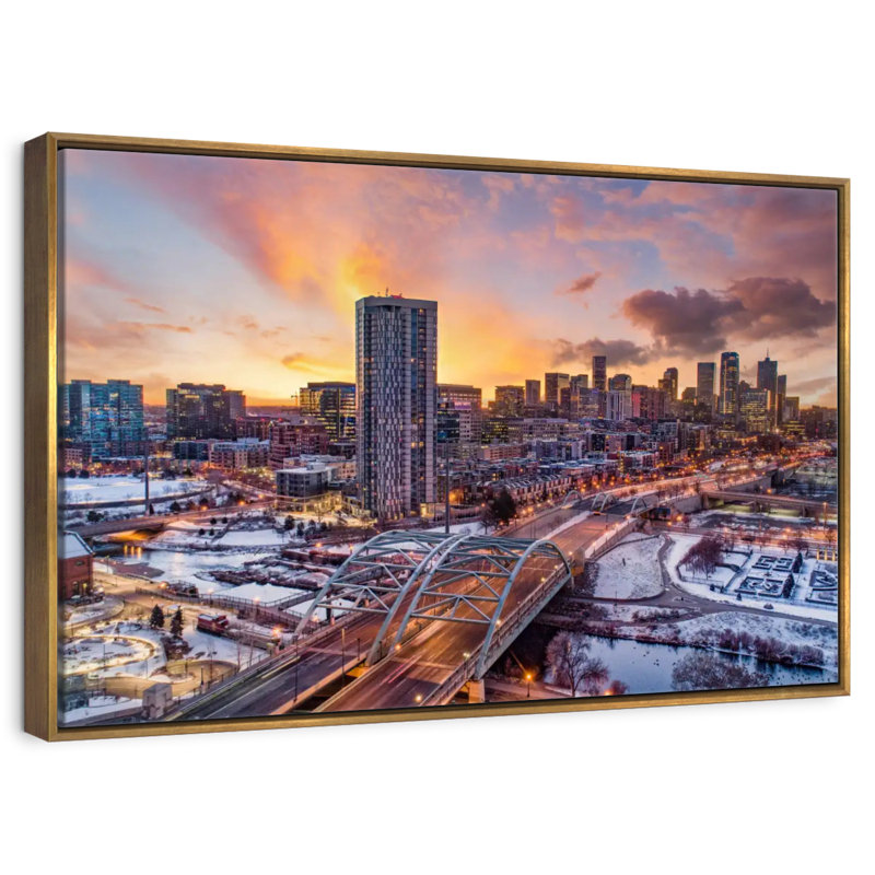 Coucher de soleil d'hiver à Denver, Cadre flottant doré, 40 po x 27 po