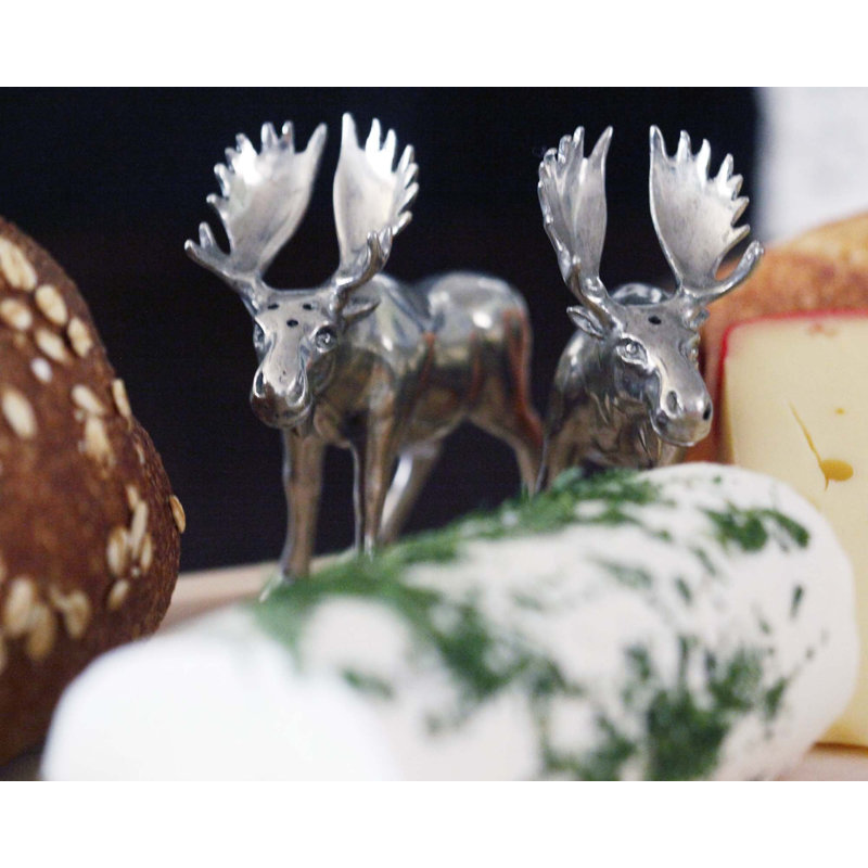 Lodge Salt And Pepper Shaker Set